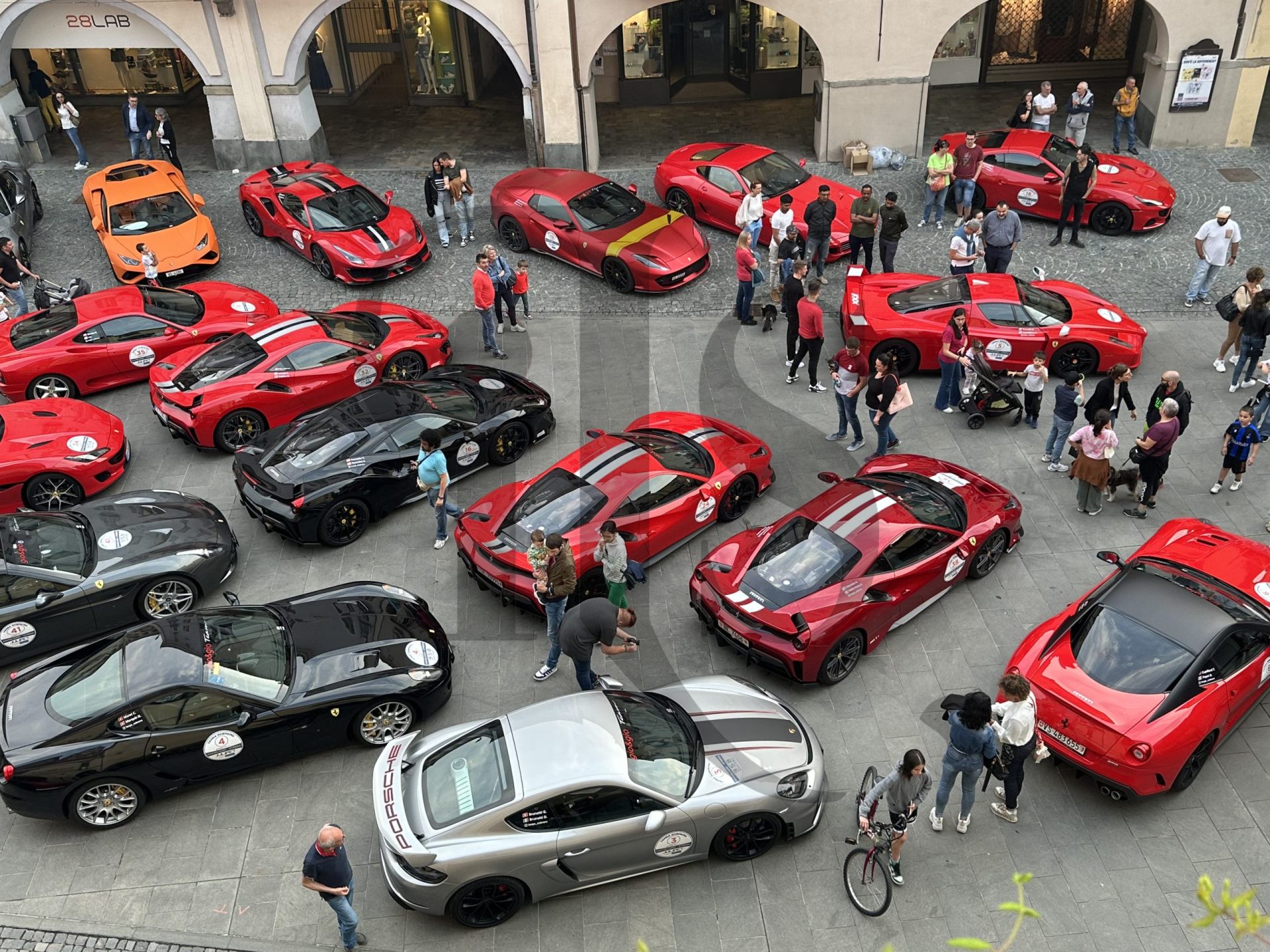 Targa Sobrero, il raduno di supercar in piazza