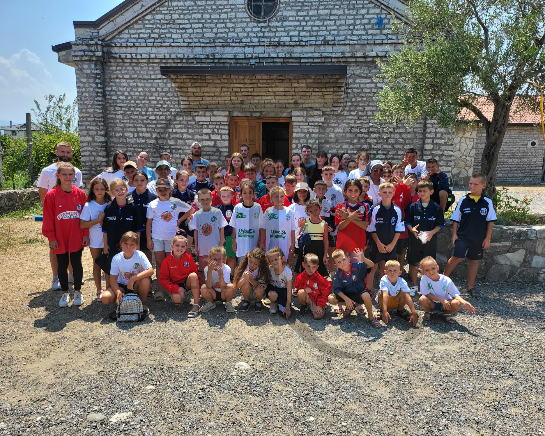 Foto di gruppo per i partecipanti alle attività
